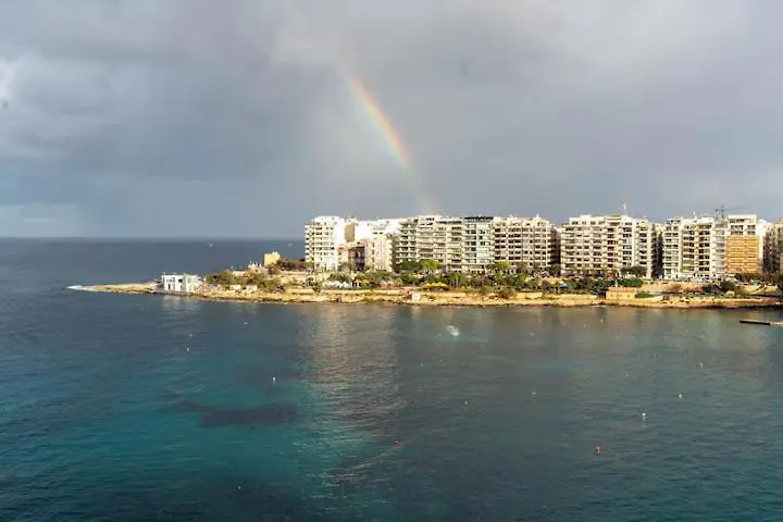 شقة Seafront Penthouse Paradise Views Of Balluta Bay سانت جوليان مالطا